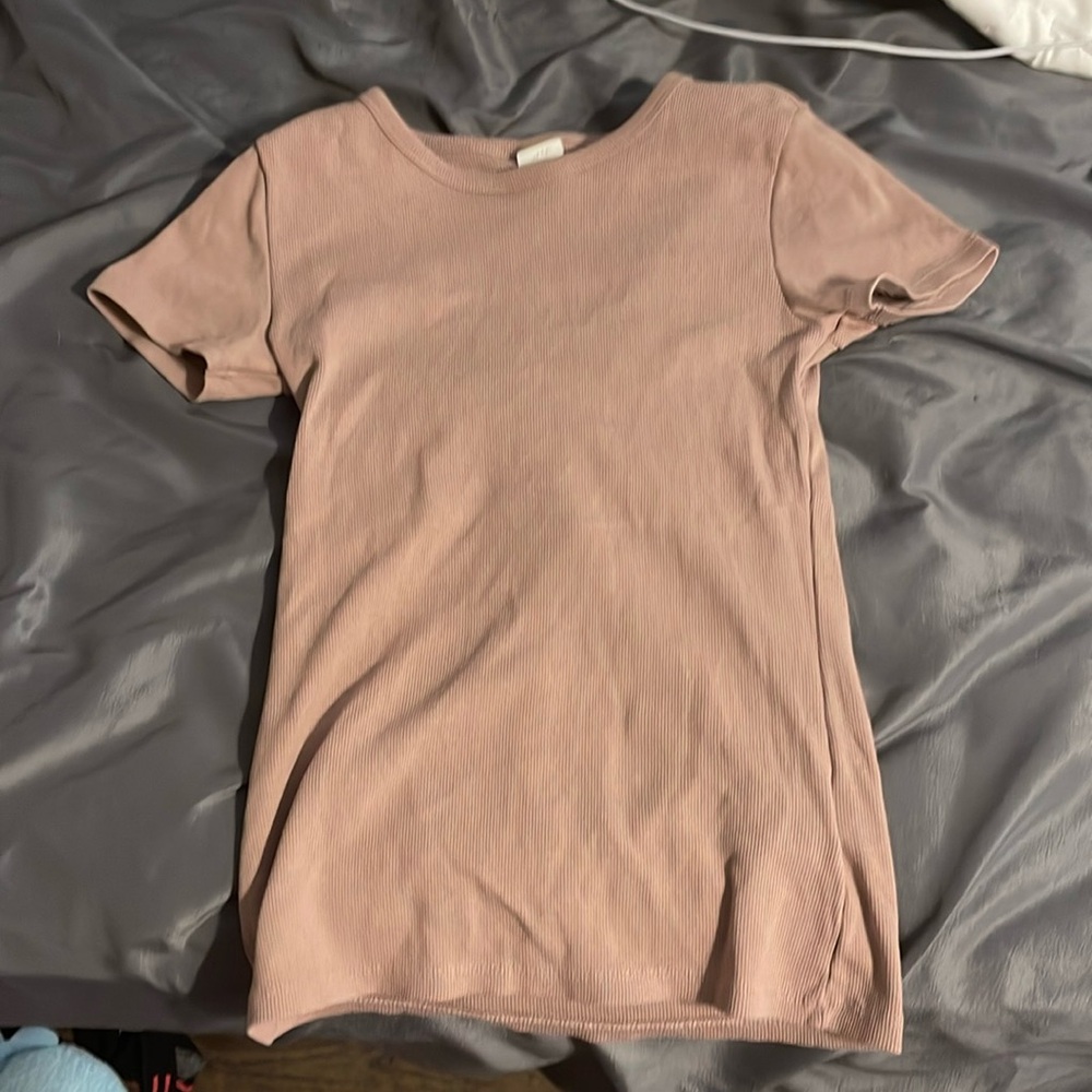 Dusty pink tight fitting t-shirt from H&M